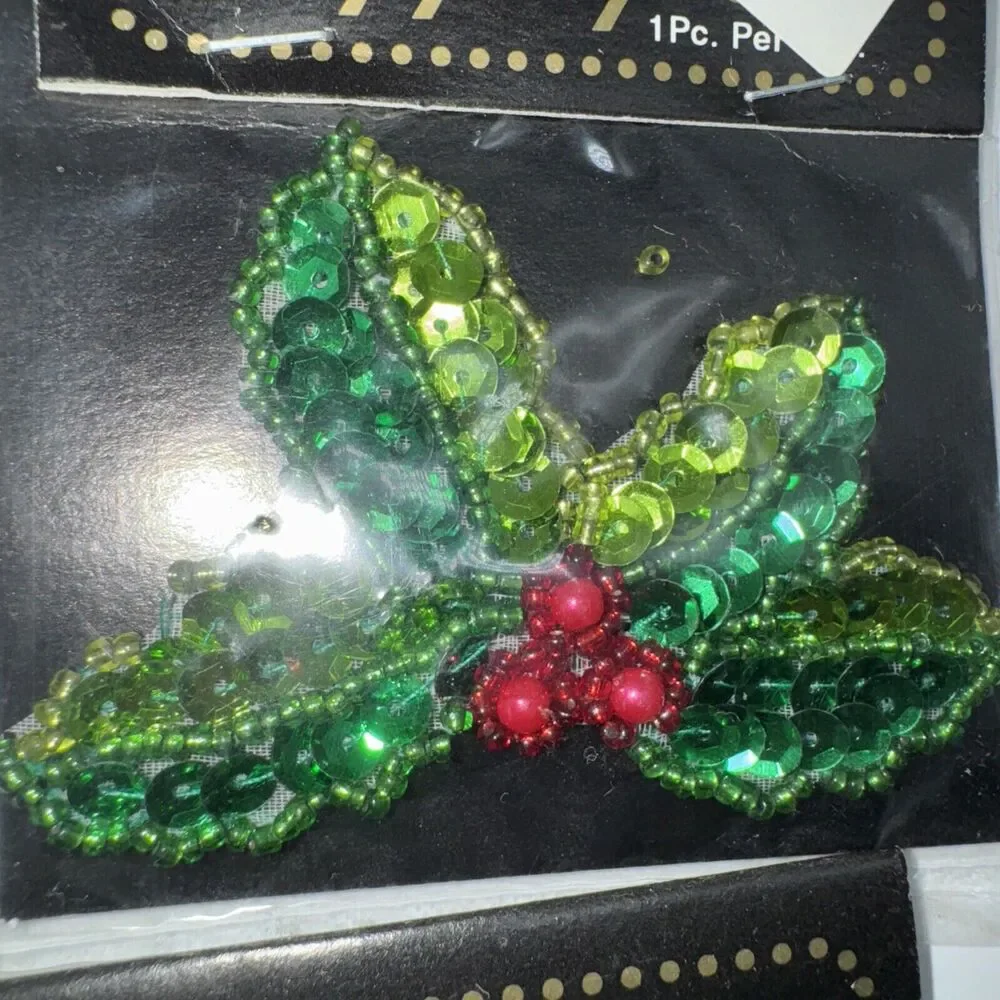 1 NEW Christmas Sequin Patch Motif Santa Star Candles Holly Horse Snowman Bear